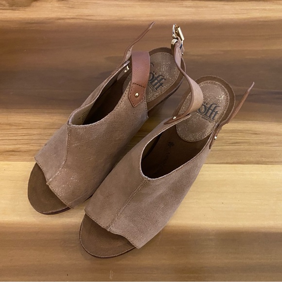 NWOT Sofft size 7 peep toe boots. - Picture 2 of 6